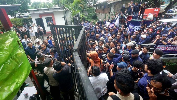 Protes Karikatur Surya Paloh, Ratusan Kader NasDem Geruduk Kantor Majalah Tempo