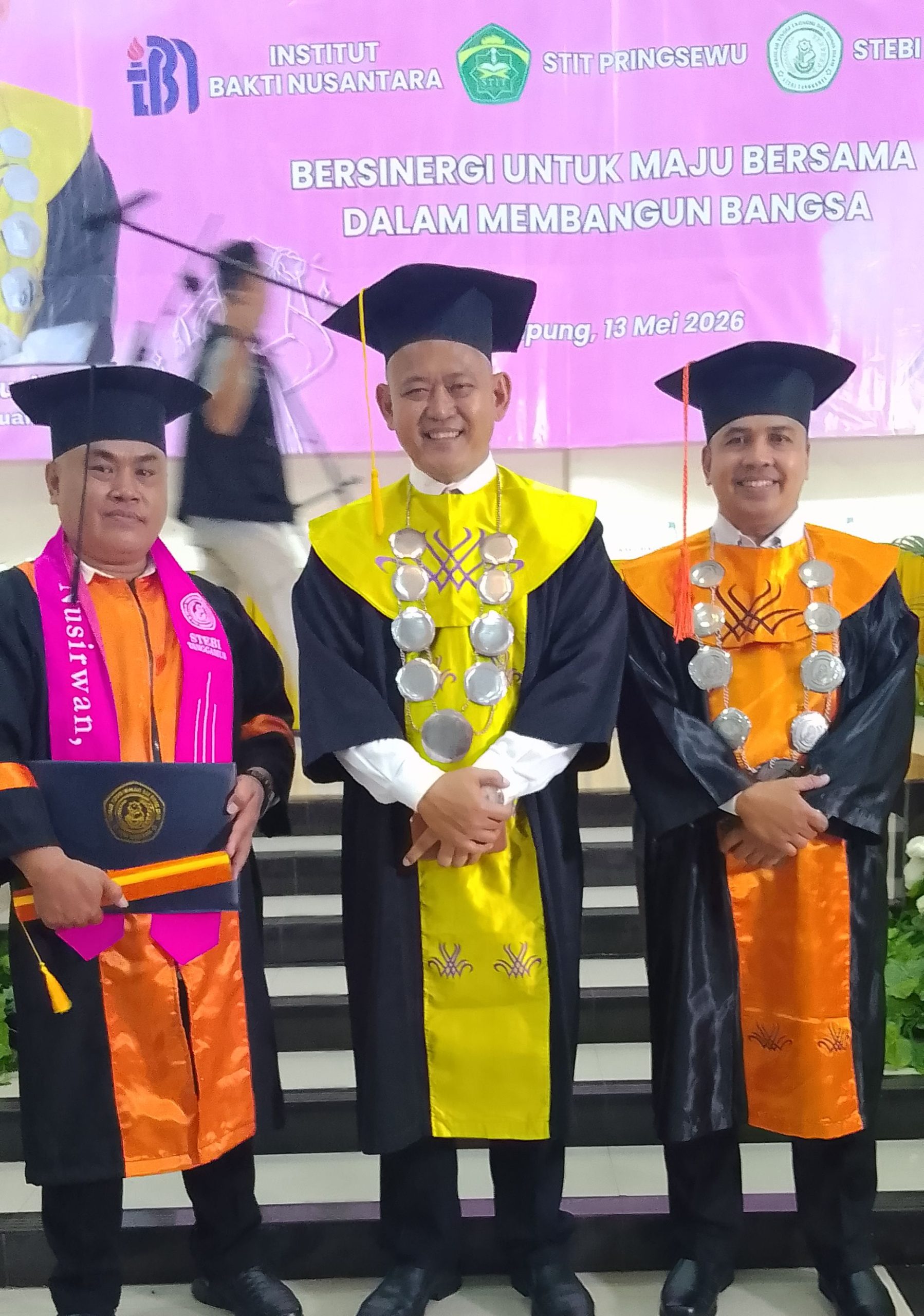 Ketua DPC GRIB Tanggamus Jadi Wisudawan di Prosesi Wisuda Bersama Tiga Kampus Yayasan Startech Bima Sakti