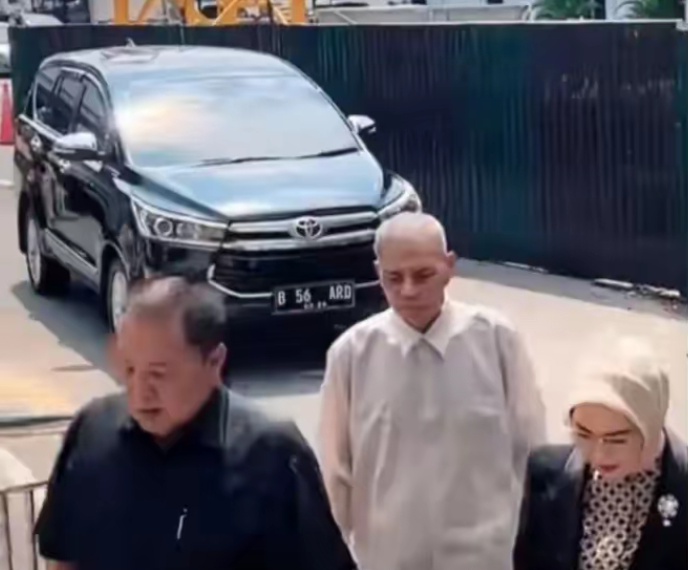 Bukan Alphard, Arinal Djunaidi Tunggangi Innova B-56-ARD Sebelum Masuk Mobil Tahanan