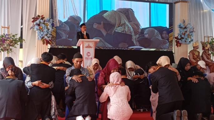 Momen Sungkem Penuh Haru Warnai Perpisahan Siswa Kelas XII SMK Muhammadiyah Way Sulan