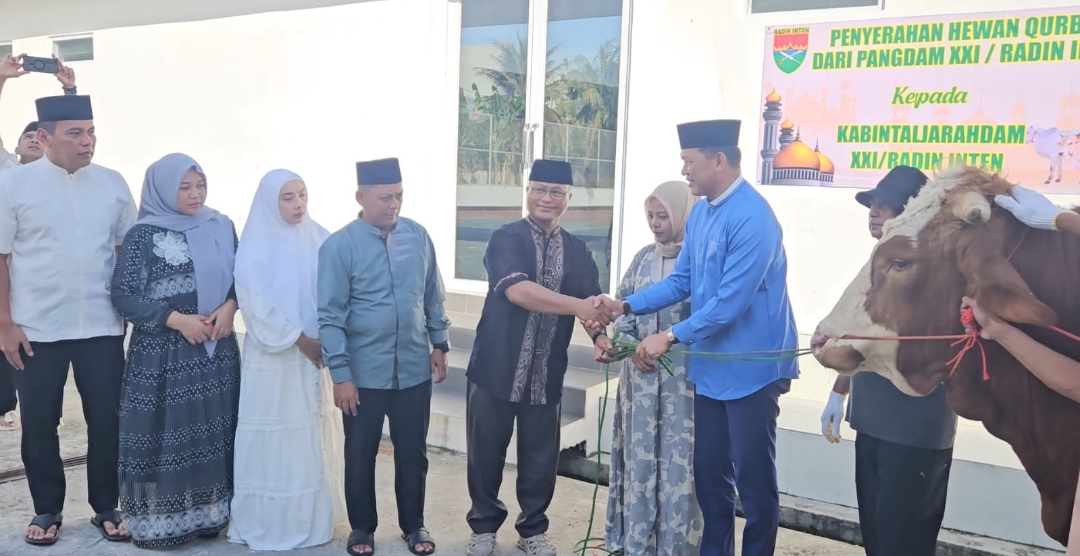 Pangdam XXI/Radin Inten Salurkan 21 Hewan Kurban ke Warga Lampung-Bengkulu