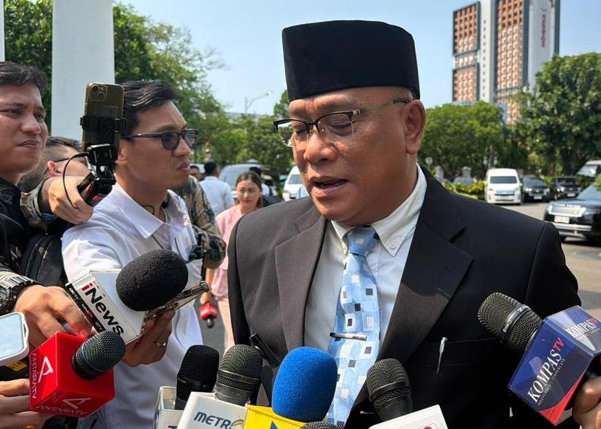 Menteri LH Jumhur Hidayat Beri Peringatan Keras: Perusak Lingkungan, Berhentilah!