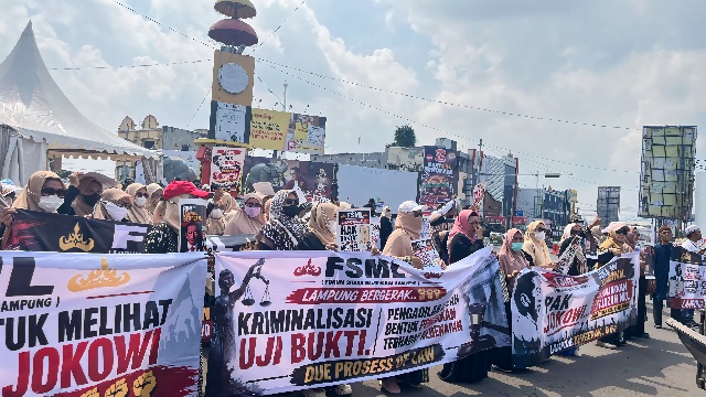 Safari Politik di Lampung, Kunjungan Jokowi Diwarnai Aksi Unjuk Rasa Menolak Kedatangannya