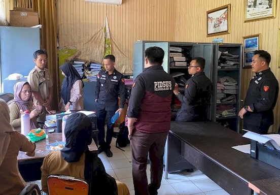Usut Dugaan Korupsi Proyek PSU Rp24 Miliar, Kejari Geledah Kantor DLHPKP Lampung Timur