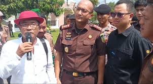 Puluhan Massa Geruduk Kantor Kejari Tulang Bawang Soal Maryani Yang Disidang Kasus Narkoba?