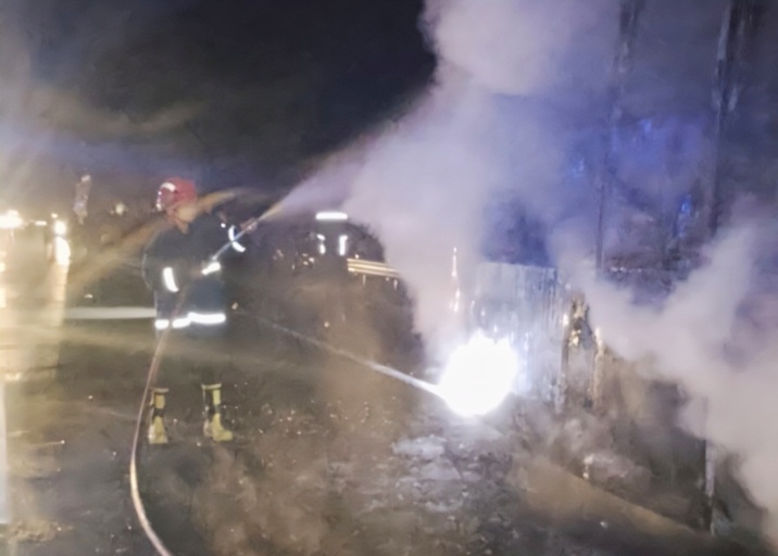 Diduga Dipicu Gesekan Kampas Rem, Bus Hangus Terbakar di Tol Trans Sumatra KM 47