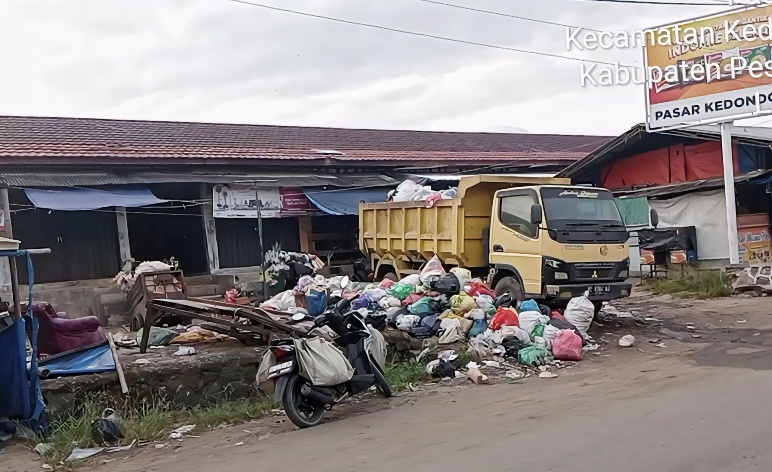Saling Lempar Tanggung Jawab di Gedung DPRD, Darurat Sampah Pasar Kedondong Cekik Warga Suka Maju