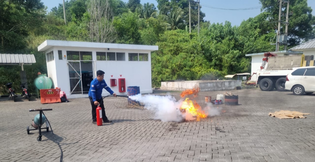 Tingkatkan Kesiapsiagaan Karyawan, Pengelola Tol Bakter Gelar Simulasi Tanggap Darurat Kebakaran
