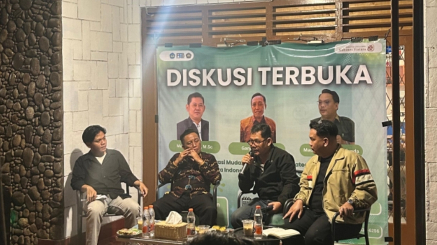 BEM FEB Unila Gelar Diskusi Terbuka Bahas Indonesia Emas 2045, Transisi Energi hingga Makan Bergizi Gratis