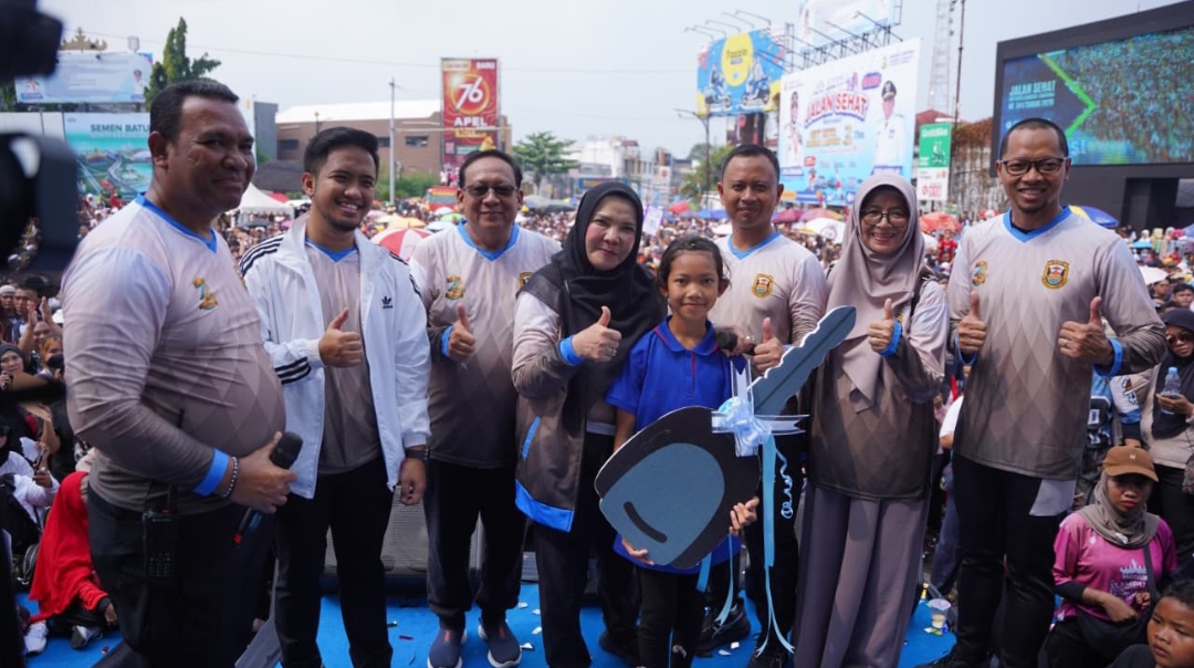 Haru, Tukang Cilok Dapat Sigra di Jalan Sehat HUT Bandar Lampung