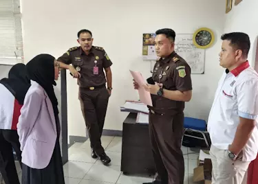 Usut Kasus Korupsi SPBU, Jaksa Geledah Kantor BUMD Tulang Bawang Jaya hingga Malam