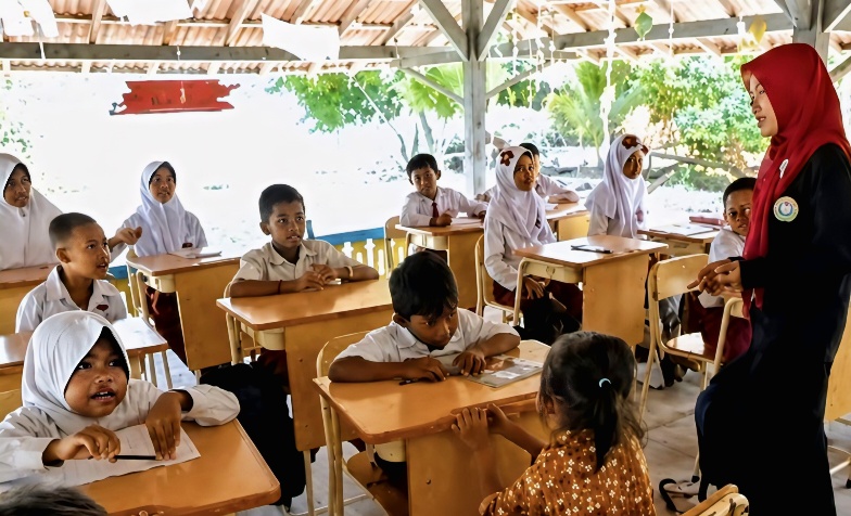 Menyeberang Laut Demi Mimpi Anak-Anak Pulau Tegal: Kisah Tri Septiana, Istri Prajurit Marinir Pengajar Dinding Karang