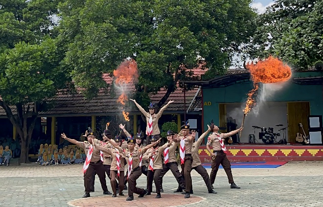 Mengusung Konsep “MPLS Ramah”, SMAN 1 Sukoharjo Kenalkan Sekolah Lewat Aksi dan Kreativitas