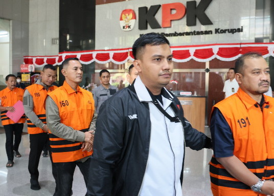 Oknum Polisi Ditugaskan di KPK Jadi Tersangka Bersama Bupati Pemalang dalam Kasus Pemerasan