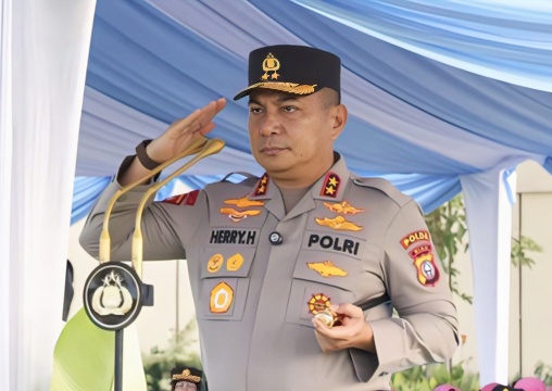Kapolda Riau Serahkan Penghargaan ke 133 Personel dan Warga, Tekankan Pentingnya Kepercayaan Publik