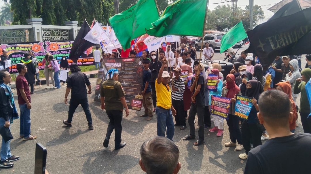 Unjuk Rasa, KERAMAT Desak Kejati Periksa Proyek Kebersihan Setda Tubaba yang Diduga “Garapan” Oknum KPU