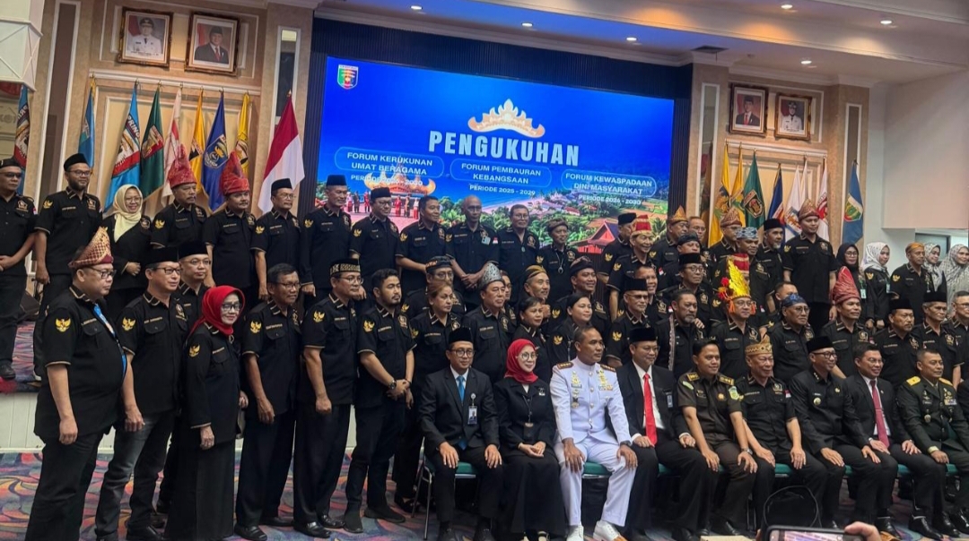 Gubernur Mirza Kukuhkan H. Darussalam Ketua FPK Lampung 2025-2029
