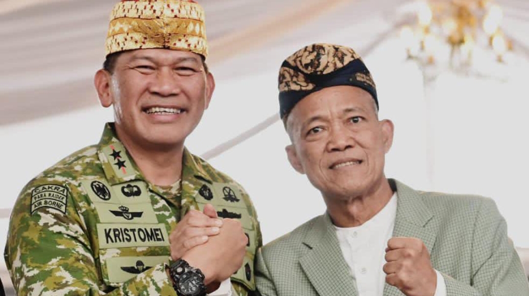 Mayjen TNI Kristomei Sianturi Diangkat Jadi Saudara Adat Abung Siwo Migo
