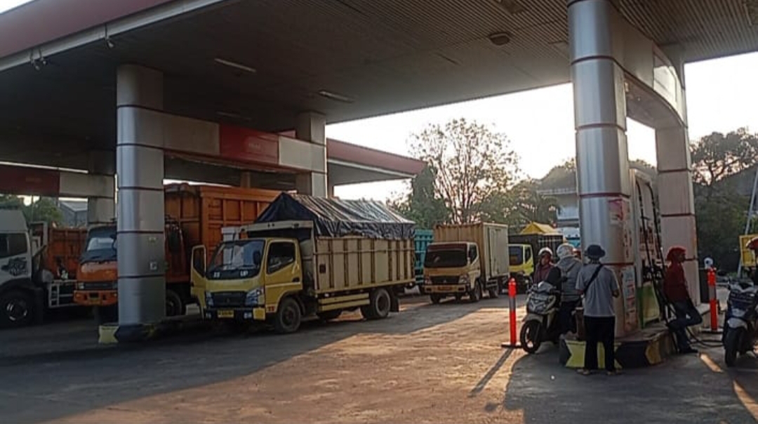 Antrean Mengular di SPBU Way Lunik, Pengemudi Keluhkan Akses Masuk Terhambat