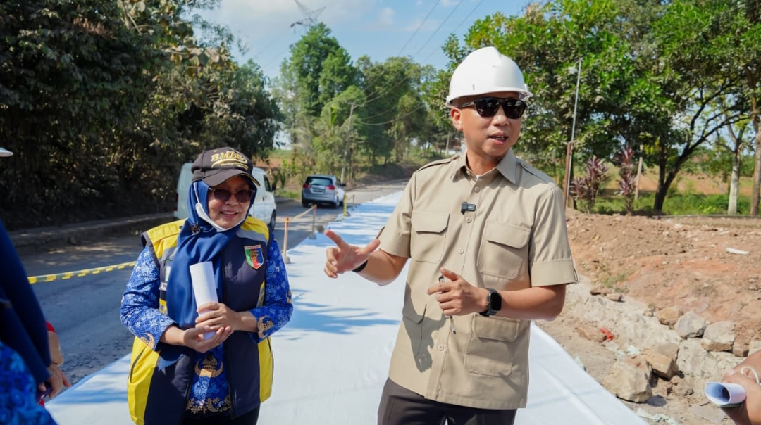 Belasan Tahun Dinanti Mirza Pastikan Perbaikan Jalan Gunung Sugih-Kota Gajah Berkualitas