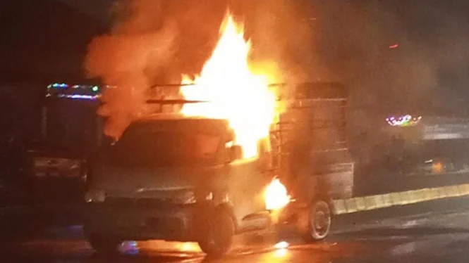 Diduga Pelangsir BBM Illegal, Mobil Daihatsu Grand Max Hangus Terbakar di Jalan Bypass Bandar Lampung