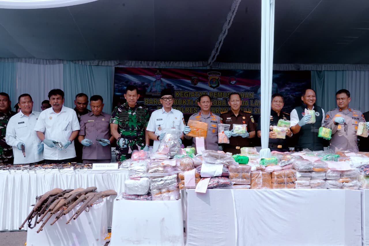 Polda Lampung Musnahkan Narkoba Bernilai Ratusan Miliar dan 166 Senpi Rakitan