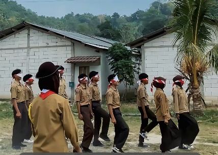 Unik! SMAN Pulau Legundi Peringati Hari Pramuka Ke-65 Lewat Lomba PBB Mata Tertutup