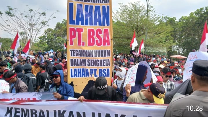 Pascapembakaran Kantor PT BSA, PT Bumi Waras Kerahkan Ribuan Buruh Demo Mapolda Lampung