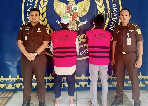 Berkas Lengkap P-21, Kejari Tulang Bawang Tahan Dua Tersangka Korupsi Anggaran Bawaslu Sofian dan Otong Syahbana