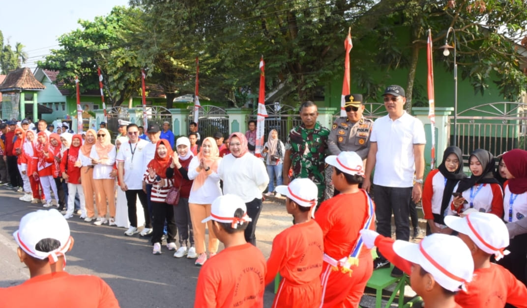 Ratusan Siswa Tubaba Unjuk Kekompakan di Lomba Gerak Jalan HUT Kemerdekaan