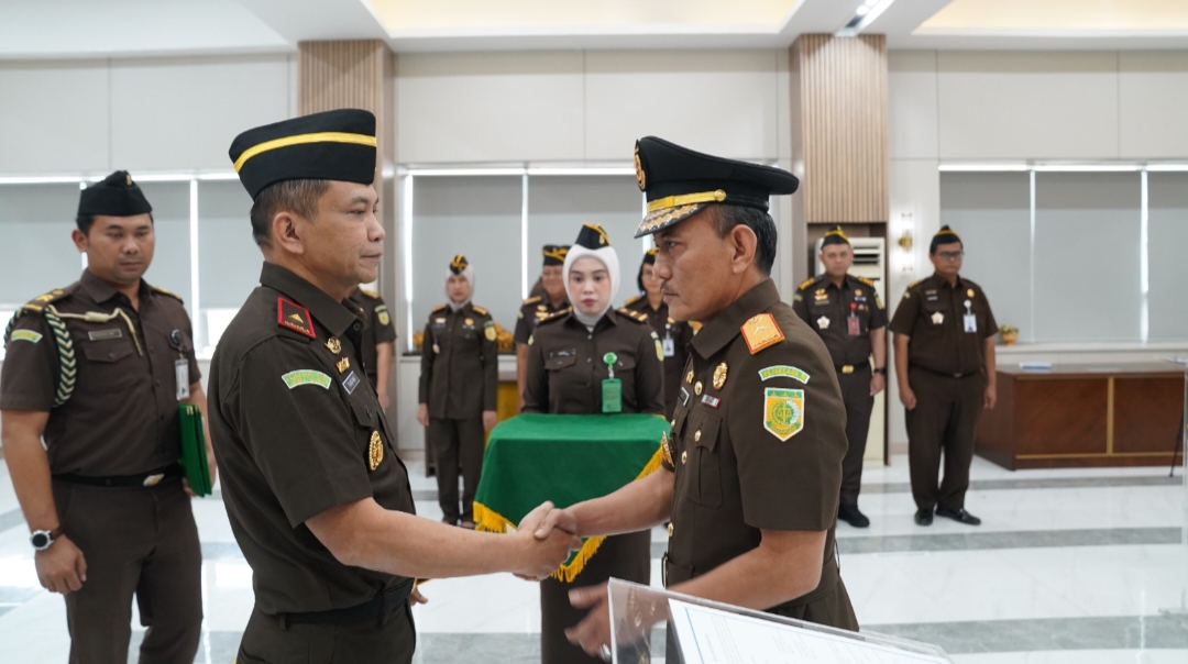 Sehari Jabat Kajati Lampung, Taufan Zakaria Langsung Lantik Wakajati dan Sejumlah Pejabat