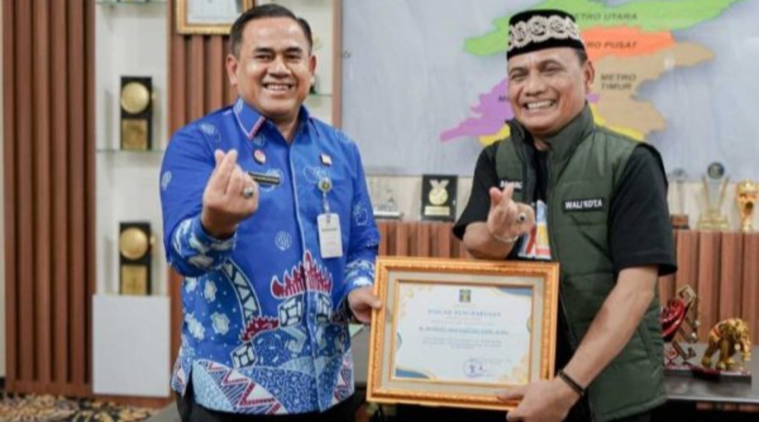 Wali Kota Metro Terima Penghargaan Kementerian Hukum