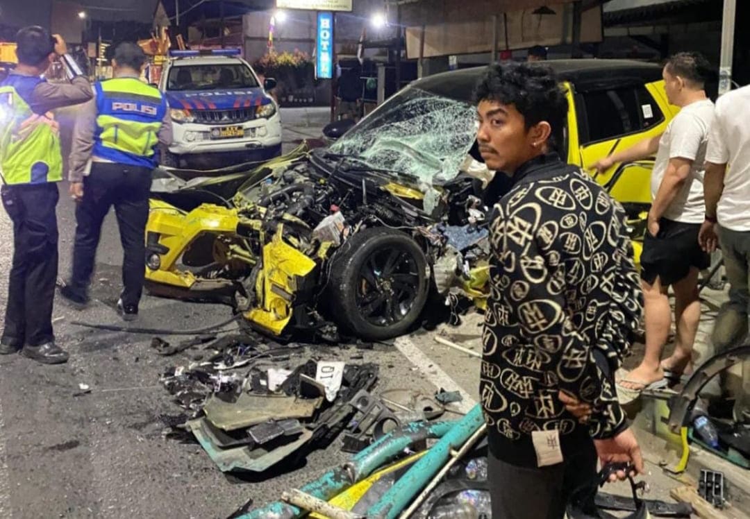 Ngebut di Tikungan, Toyota Raize Seruduk Truk di Gatot Subroto Bandar Lampung