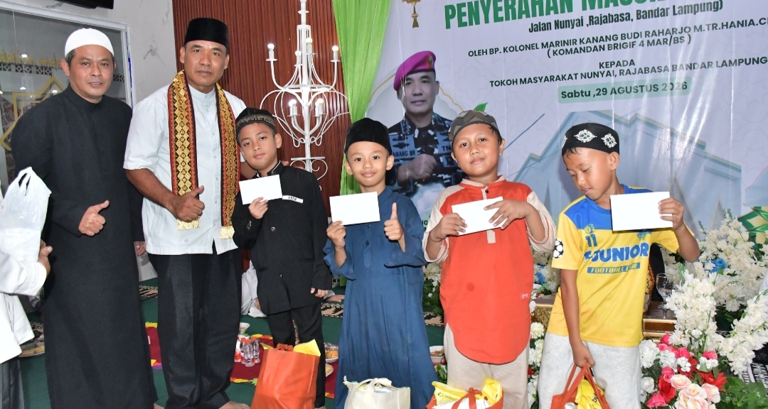 Peringati Maulid Nabi, Brigif 4 Marinir/BS Serahkan Masjid Nurul Amal untuk Warga Nunyai