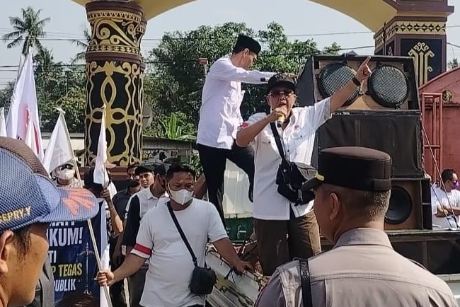 Sekda Tersangka Kasus Korupsi, Massa JPK Demo Kantor Bupati Lampung Tengah Tuntut Penonaktifan