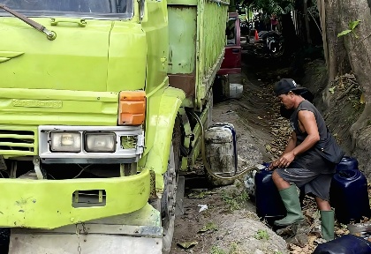 Dugaan “Kencing Solar” di Jalan Yos Sudarso Disorot: Sopir Sebut Milik Oknum, SPBU Bantah Keterlibatan