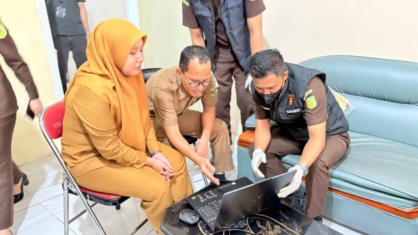 Kejari Lampung Tengah Sita Dokumen Pengerjaan Fisik Proyek Jalan Buyut Ilir–Tanggul Angin