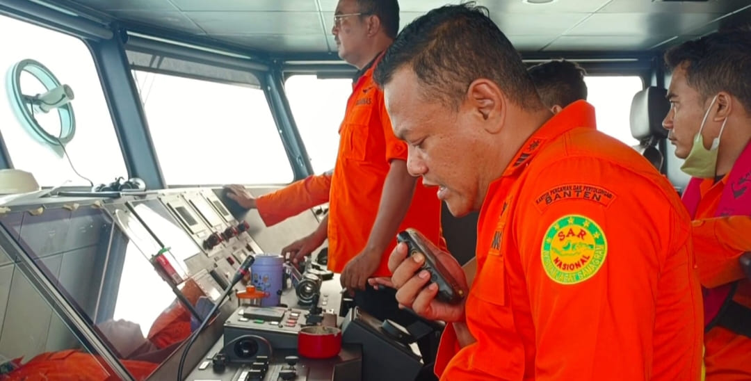 Tim SAR Gabungan Kerahkan 7 SRU, Pencarian 8 Orang di Selat Sunda Masih Nihil