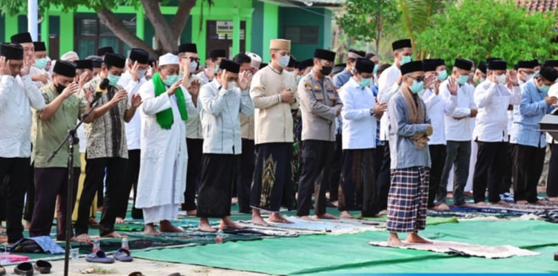 Kemarau, Pemkab dan Kemenag Lampung Selatan Salat Istisqa