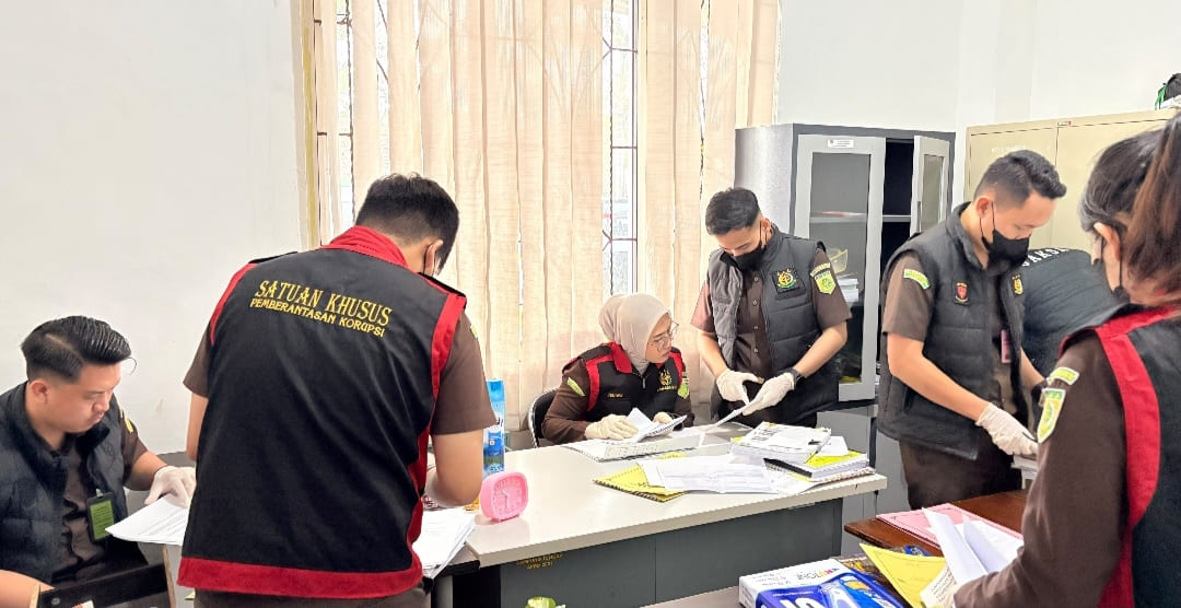 Kejari Geledah Kantor Dinas BMBK Lampung Tengah Terkait Dugaan Penyimpangan Proyek Jalan Rp14,9 Miliar