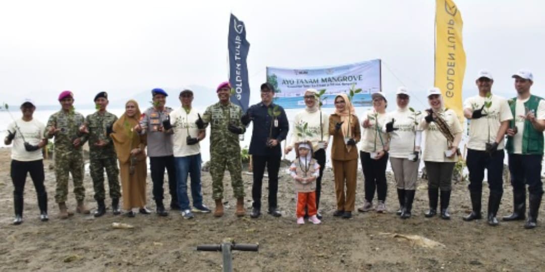 Peduli Masyarakat dan Lingkungan, Brigif 4 Mar/BS Gelar Bakti Sosial, Bakti Kesehatan dan Penanaman Mangrove dalam Rangka HUT ke-81 TNI