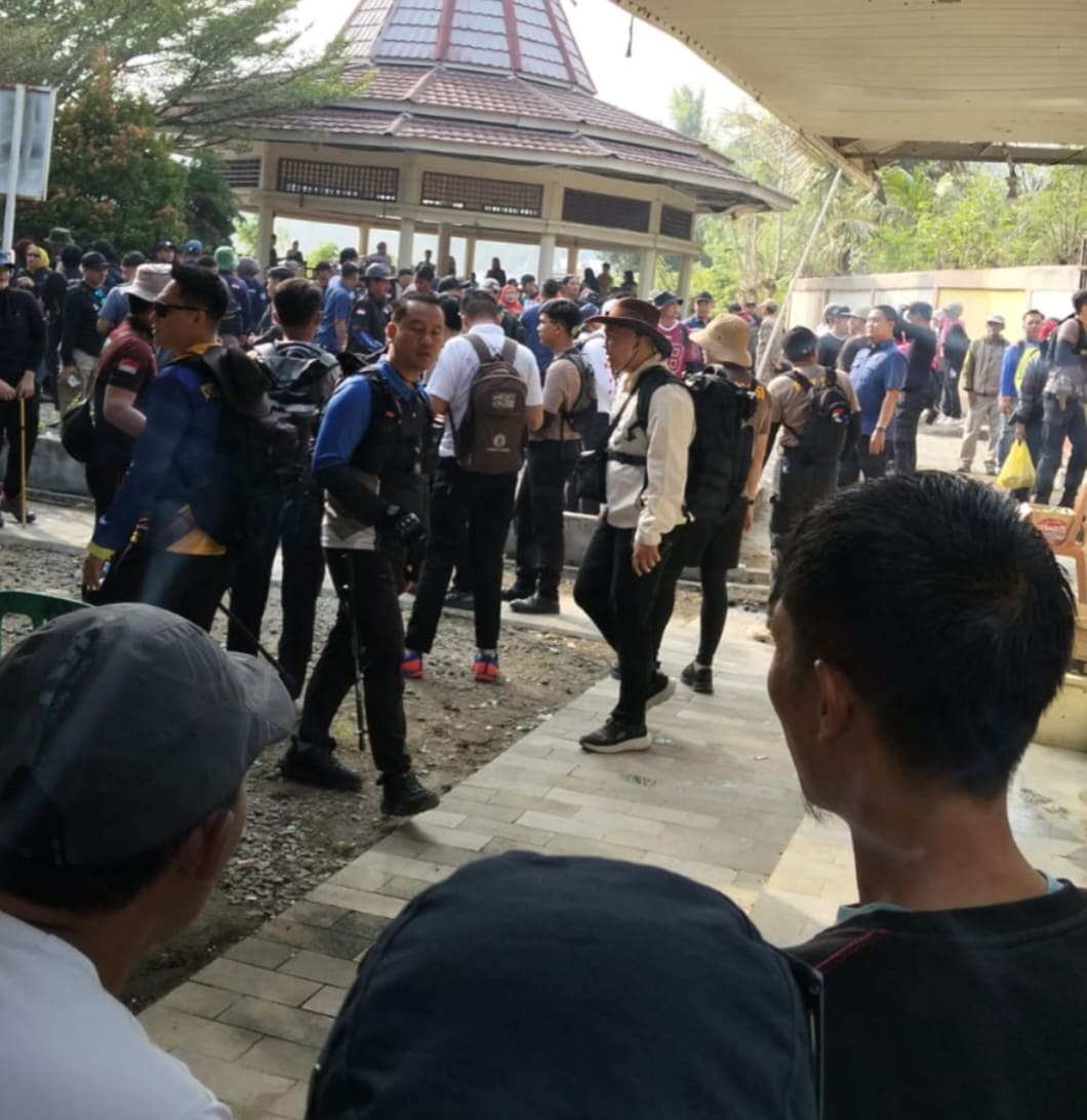 Mendaki Gunung Seminung, 600 Peserta Bawa Bibit untuk Penghijauan