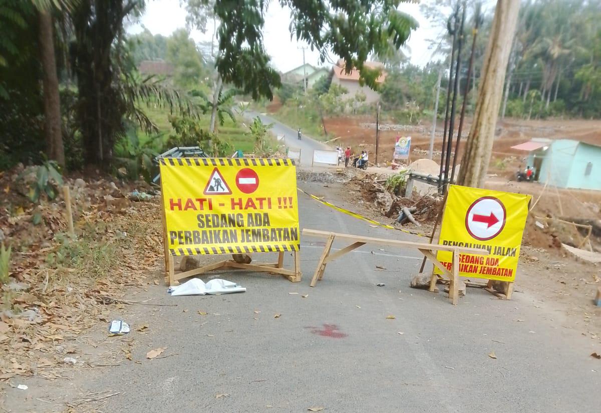Tanpa Papan Informasi, Proyek Jembatan di Jalan Provinsi Desa Kedondong Jadi Sorotan