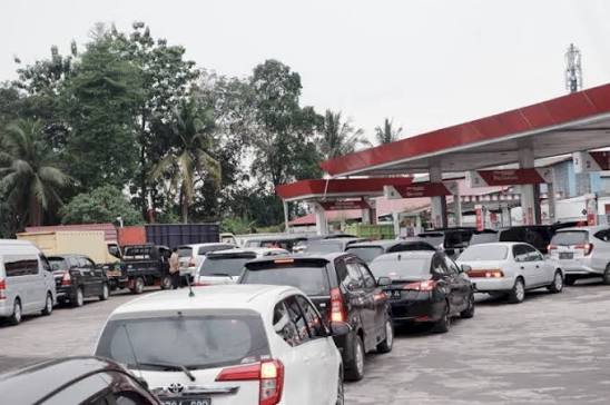 Antrean Solar di Bandar Lampung Makin Menggila, Kinerja Pertamina Patra Niaga Sumbagsel Omon-omon?