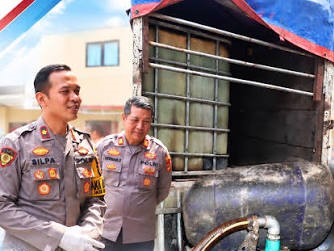 Gudang Penimbunan Solar Tak Jauh dari SPBU 24.358.57 Kali Asin Digerebek, Polisi Menyita 2.395 Liter BBM