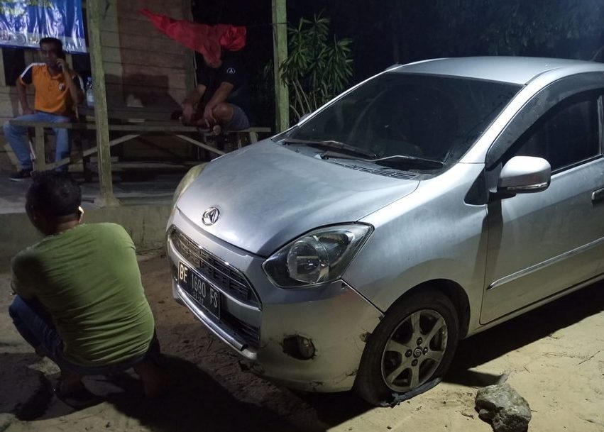 Mobil Wartawan Ditembak dan Ditabrak Berulang di Tulang Bawang, Diduga Buntut Kunjungan ke Kantor Proyek Internet