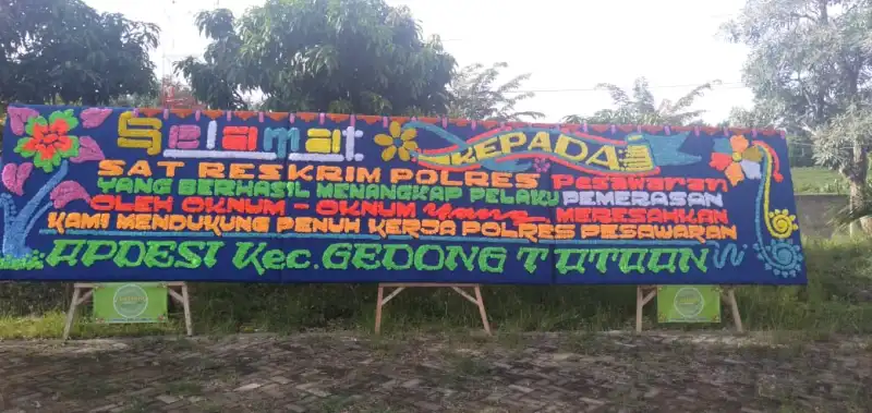 Puluhan Karangan Bunga Banjiri Polres Pesawaran Usai OTT Oknum Wartawan Pemeras Kades