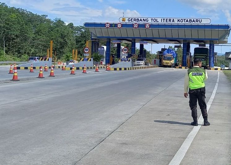 Tarif Naik Dua Kali Lipat dan Jalan Berlubang, Pengendara Keluhkan Kondisi Tol Bakter-