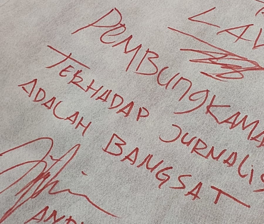 Garis Pengawal di Luar Pagar: Saat Kemerdekaan Pers Menguji Komitmen Keterbukaan Pemprov Lampung