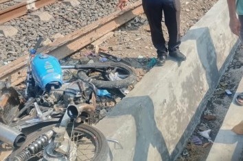Pengendara RX-King Tewas Tertabrak Kereta Api Babaranjang di Perlintasan Jagabaya Bandarlampung